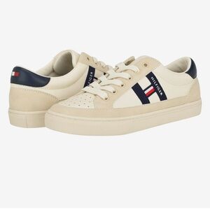 New in box Tommy Hilfiger sz9.5 Lahzie casual sneakers in color-Ivory